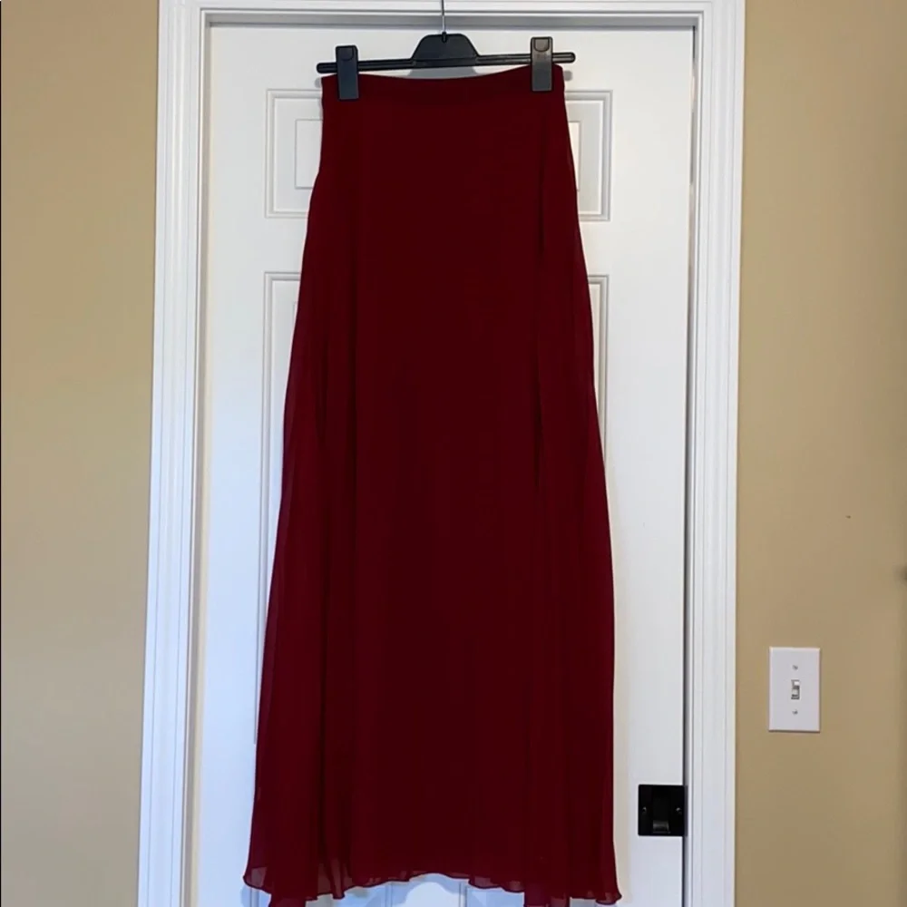 PIVOTAL MOMENTS PLEATED MAXI SKIRT - BURGUNDY